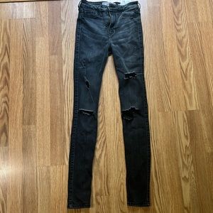 EUC HOLLISTER HIGH RISE SUPER SKINNY JEAN